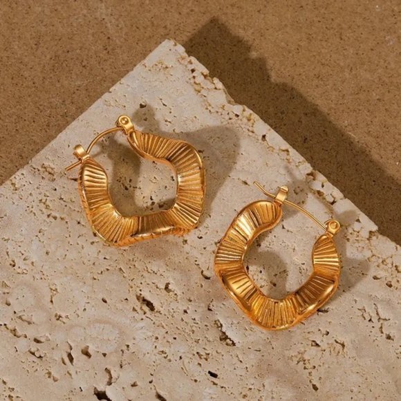 18k Gold Plated Fold Geometric Classic Twist Hoop Earrings - Picture 11 of 11